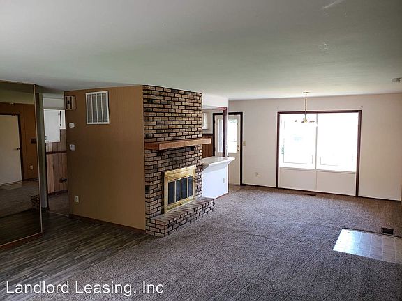 3rd image of 2339 Lincoln Dr