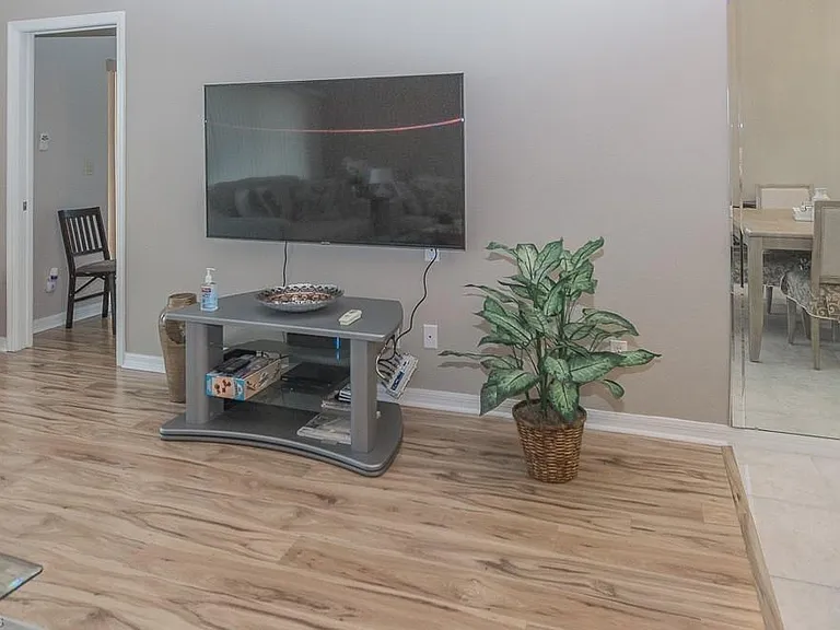 960 Partridge Cir #1-202 — Photo 2