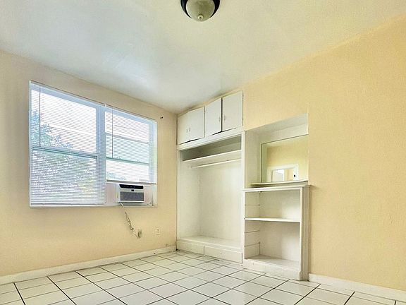 3rd image of 411 NW 37th St #11502362