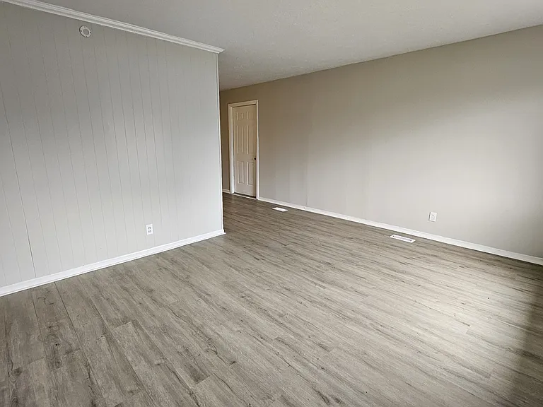 7812 Souter Dr — Photo 2