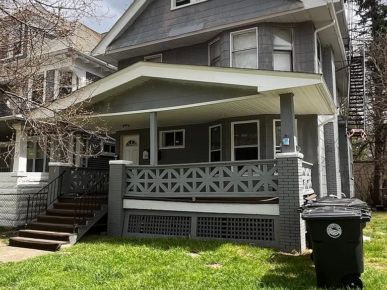3889 W 33rd St — Photo 2