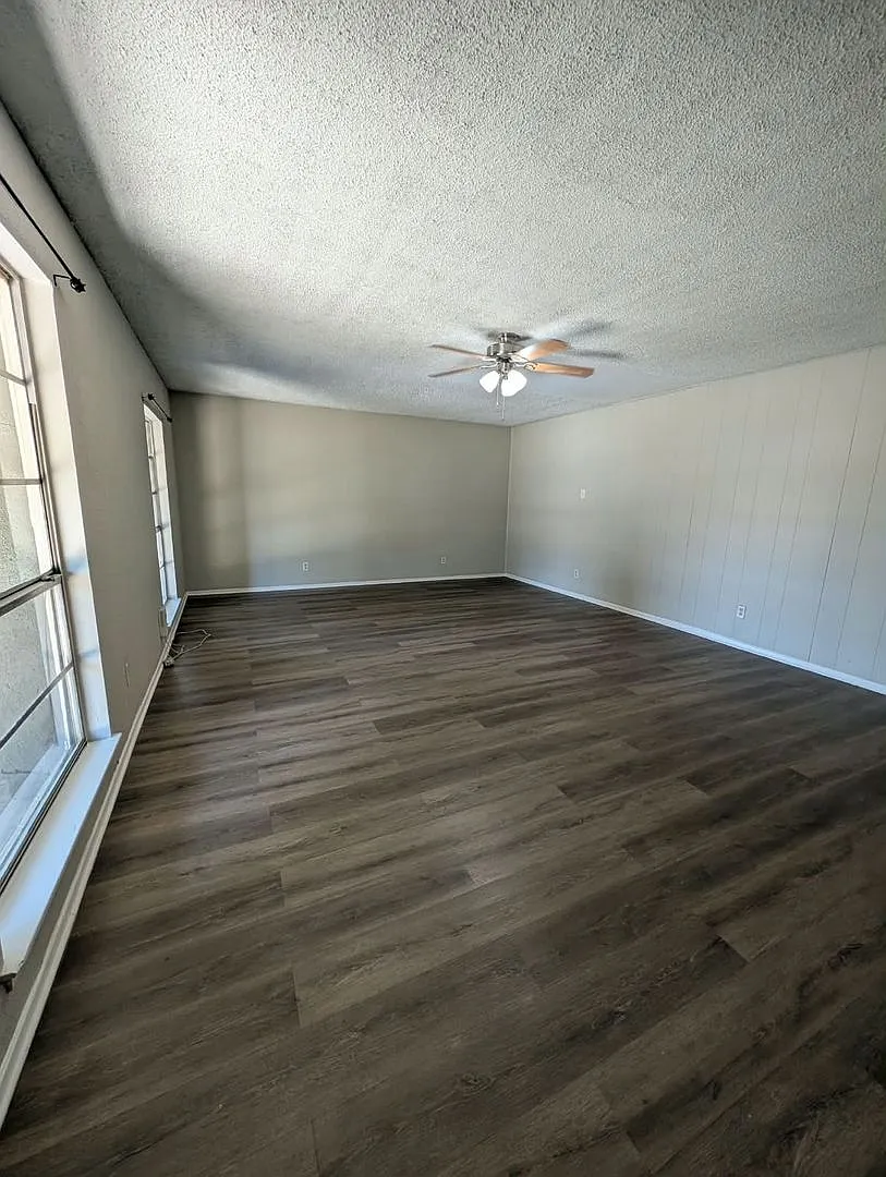 Beautiful One-Story House Near Randolph Afb! — Photo 4