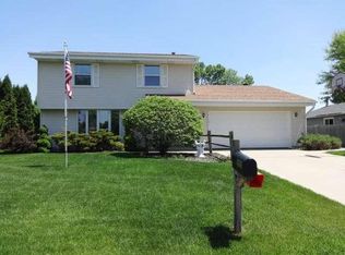 207 Foxmead Dr, Waterford, WI 53185