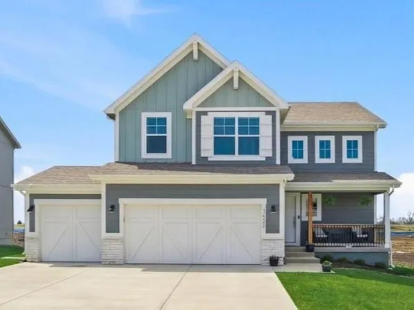 3522 SE Corbin Dr, Lees Summit, MO 64082