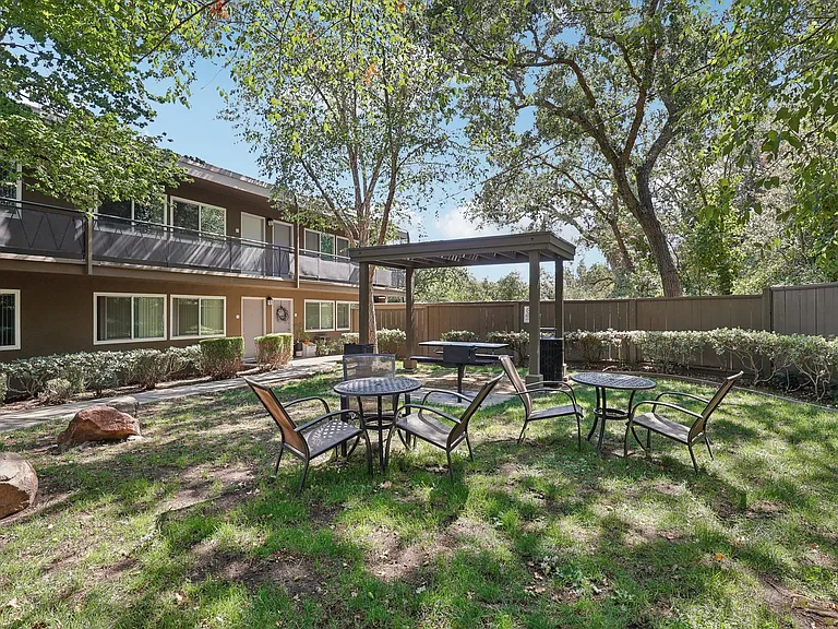 Carmel House — Photo 28