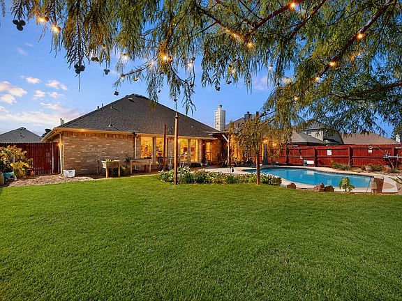 2nd image of 8005 Park Ln