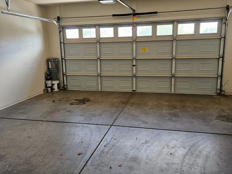 931 E Sherri Dr — Photo 18