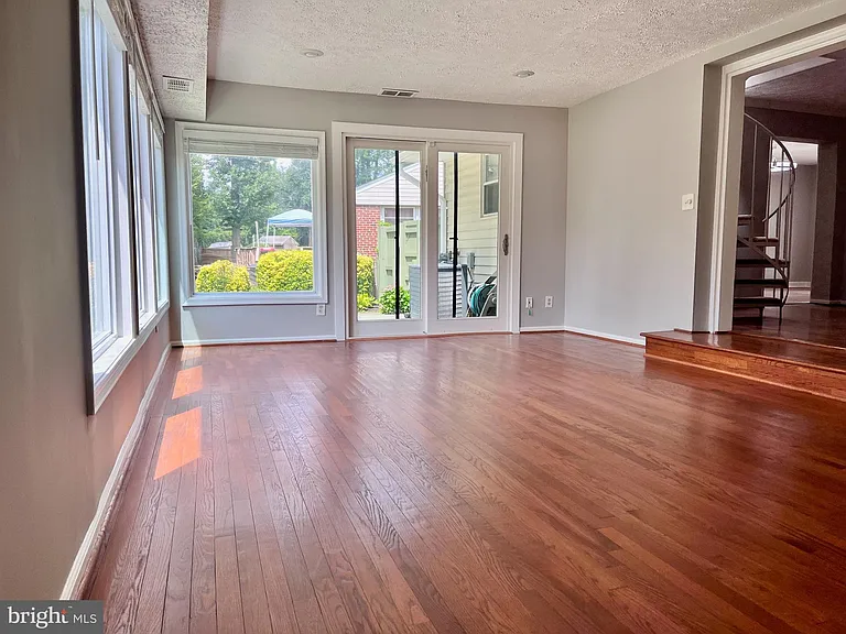 5350 Ravensworth Rd — Photo 11