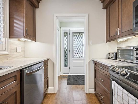 4th image of 2033 Saxon Rd