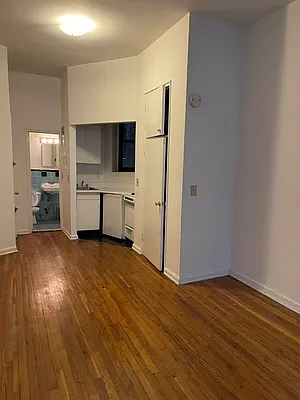 Rented by Eric Goodman Realty Corp | media 9