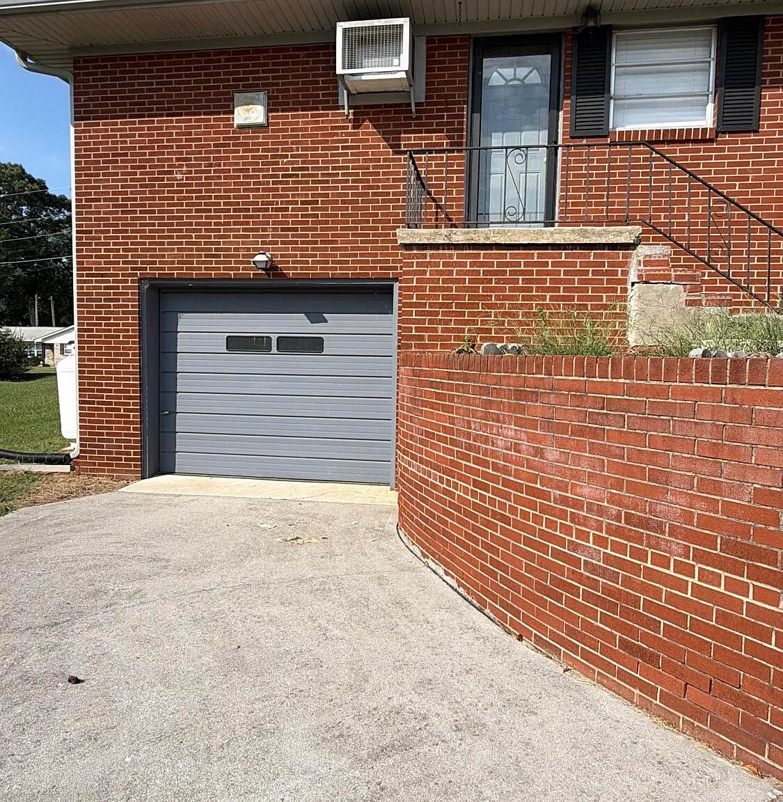 3 bed, 1.0 bath, 1222 sqft, $2,400 — Photo 4