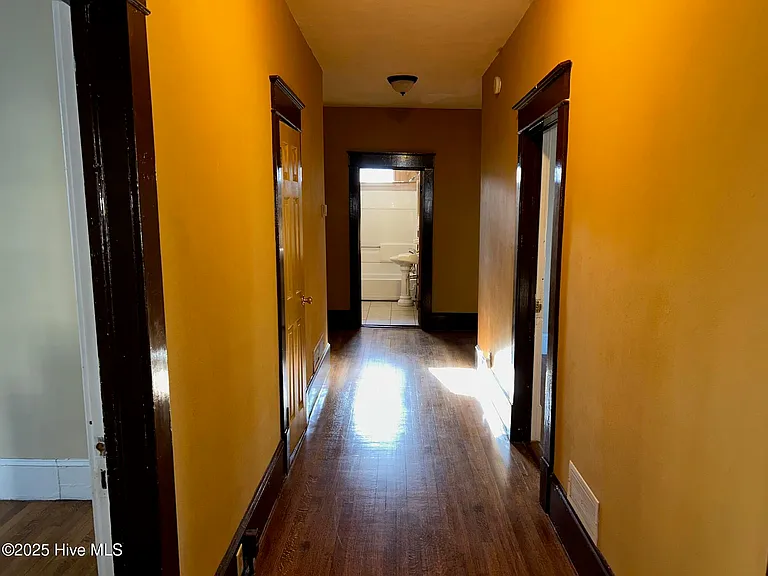 409 Biltmore St — Photo 5