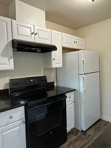 100 E Oak St #2 Photo 1