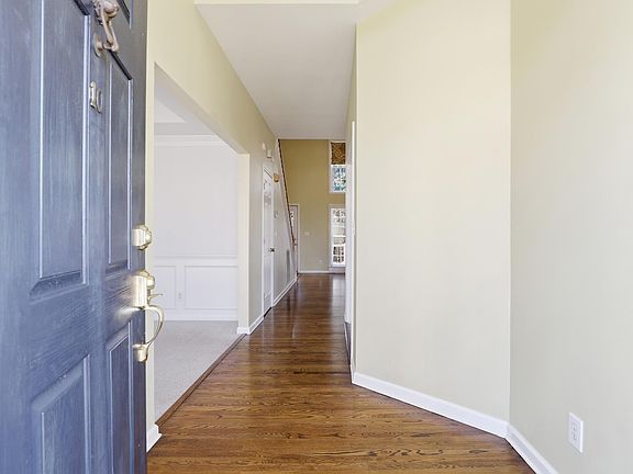 3rd image of 10 Bentley Way