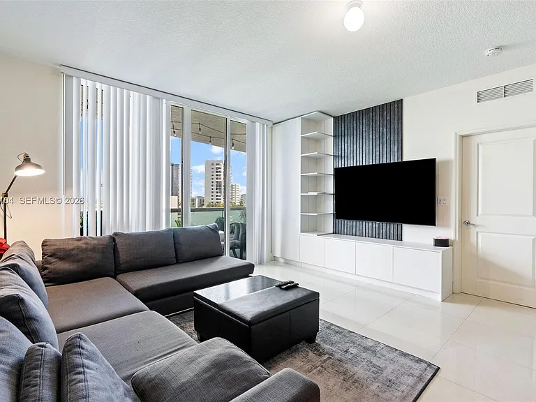 7900 Harbor Island Dr #518 — Photo 2