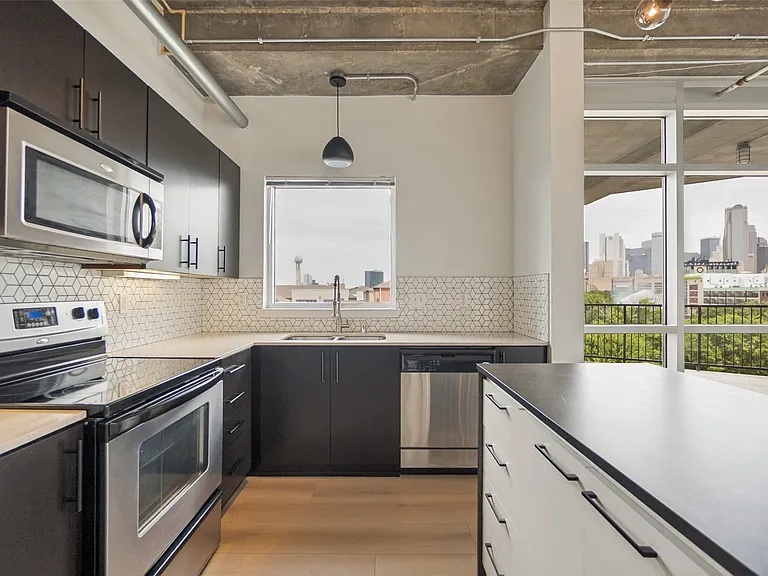 1001 Belleview St #408 — Photo 12