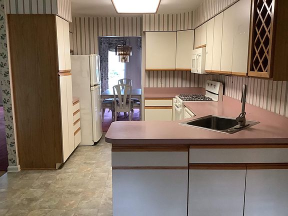 5th image of 19 Somers Ave