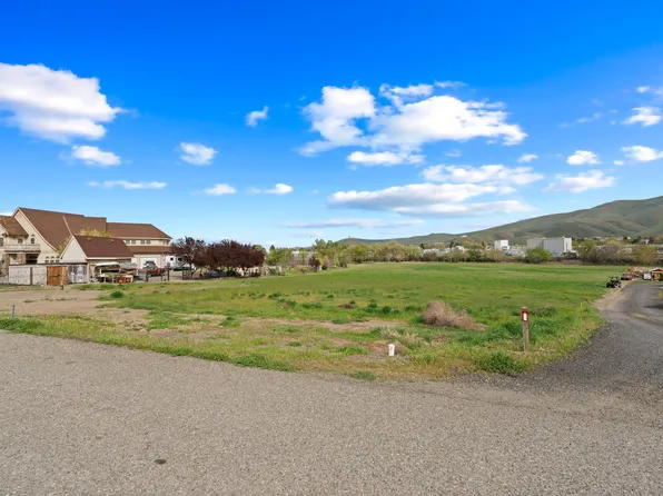 723 S 1366th Pr SW, Prosser, WA 99350