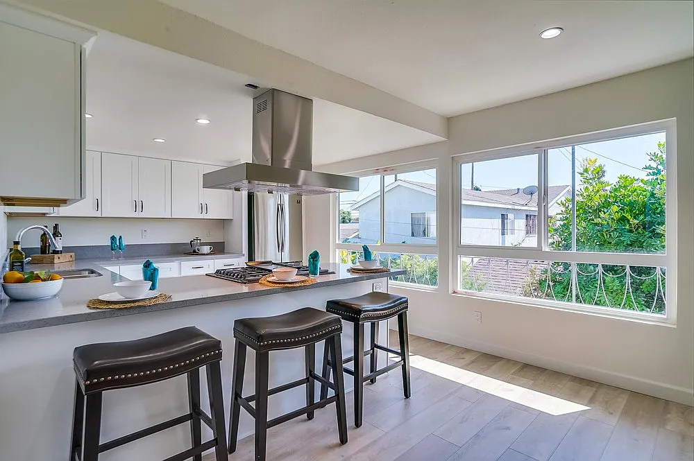 1512 Sherman Pl — Photo 1