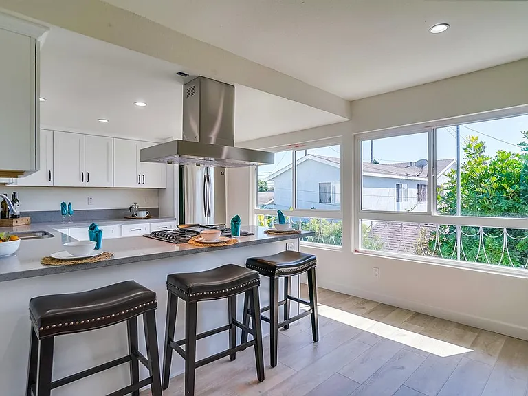 1512 Sherman Pl — Photo 1