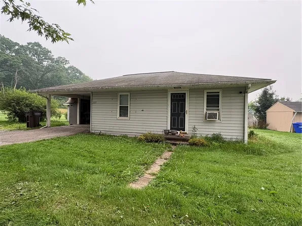 227 W Henry St, Harrisville, PA 16038