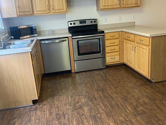 3rd image of 629 Beaverview Dr