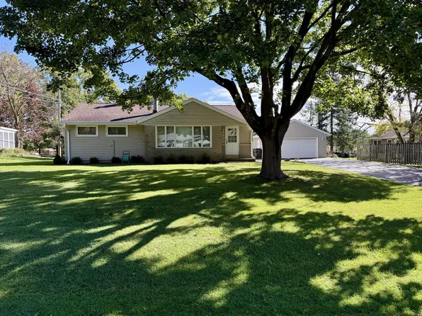 3840 South Sunny View DRIVE, New Berlin, WI 53151