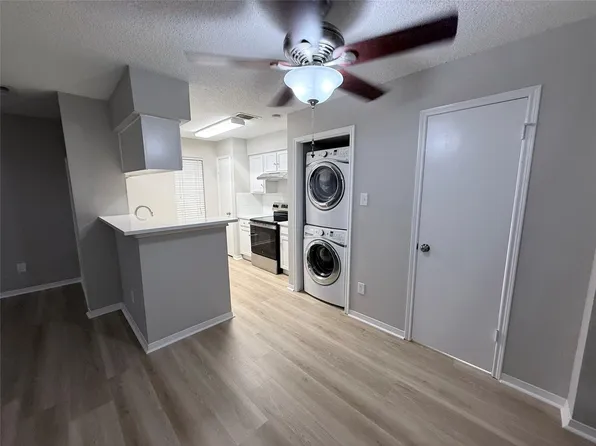 1515 Sandy Springs Rd APT 1102, Houston, TX 77042