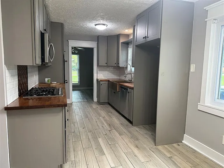 228 Oak Manor Dr — Photo 10