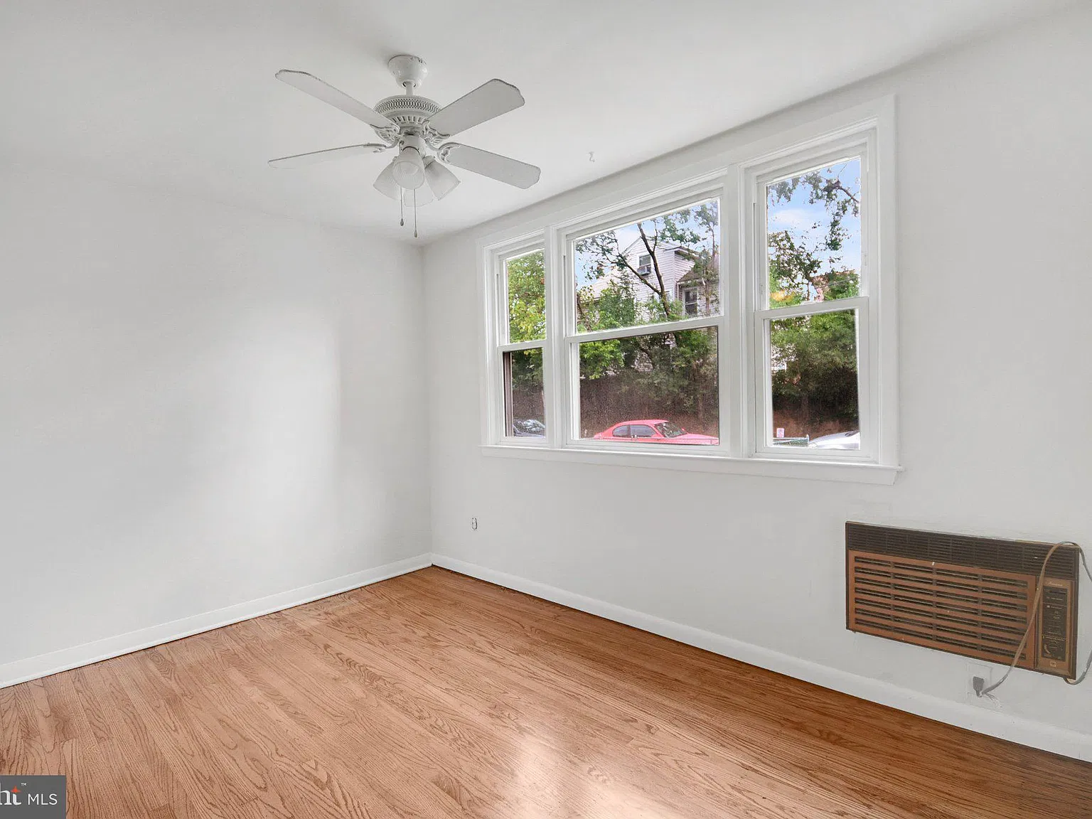 2 bed, 1.0 bath, 933 sqft, $1,650 — Photo 4