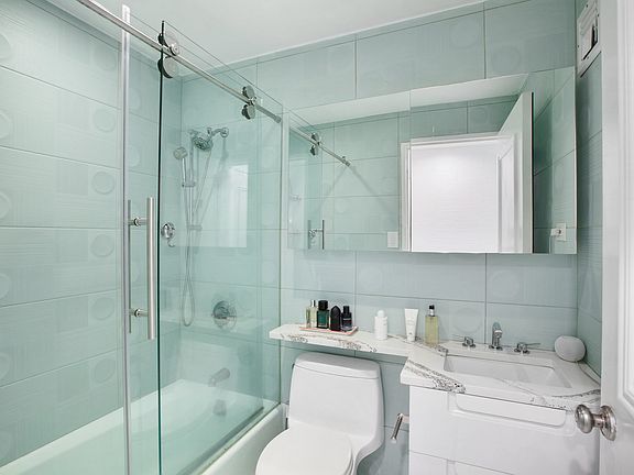 4th image of 106 Central Park S APT 12M