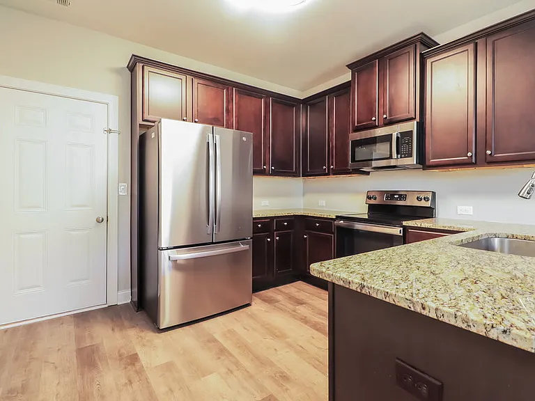 450 Louise Way — Photo 7