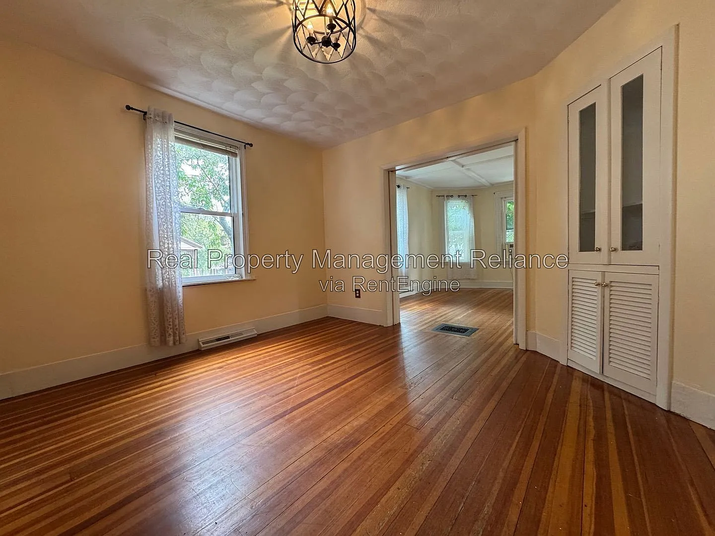 4 bed, 2.0 bath, 1864 sqft, $3,950 — Photo 4