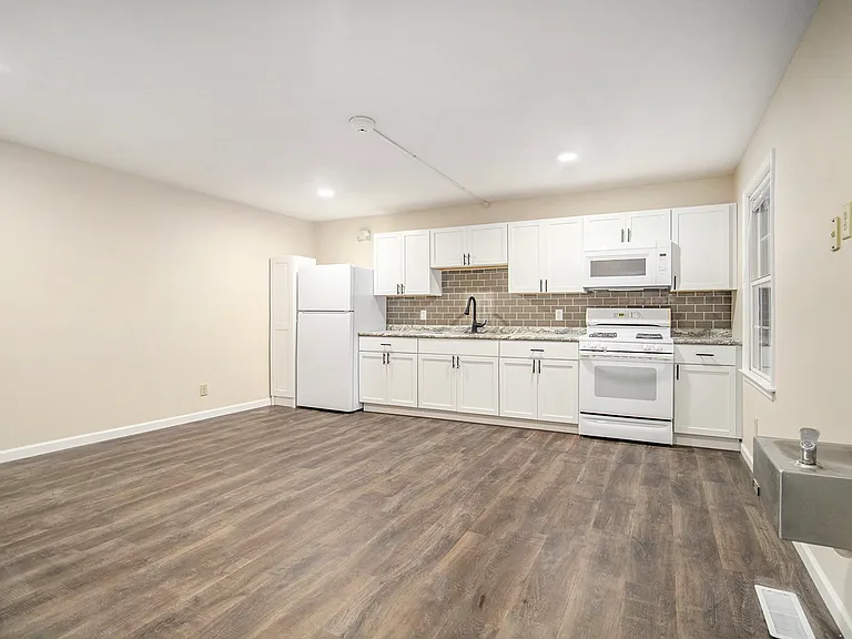 3728 Lincolnway E #A — Photo 4