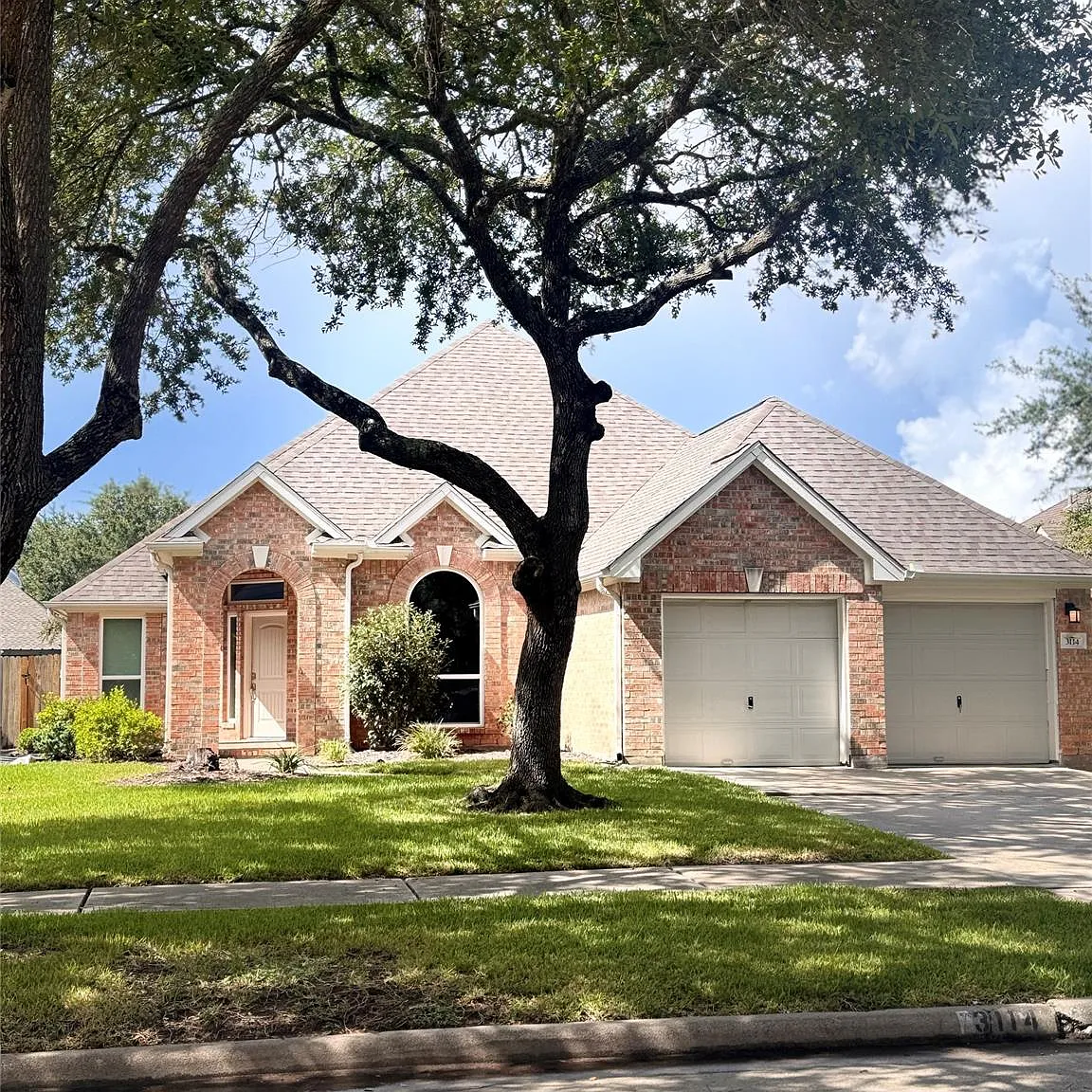 3 bed, 2.0 bath, 2094 sqft, $2,650 — Photo 1