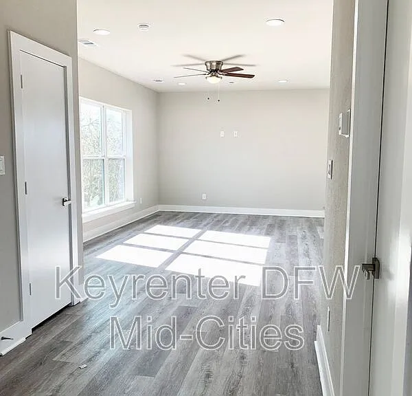 1427 Pearson St — Photo 11