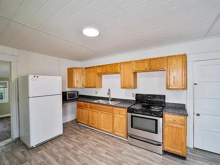 306 Colchester Ave — Photo 2