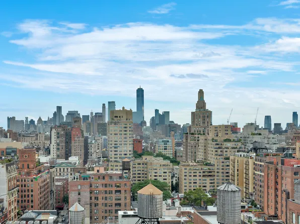 21 East 12th Street image 2 of 16