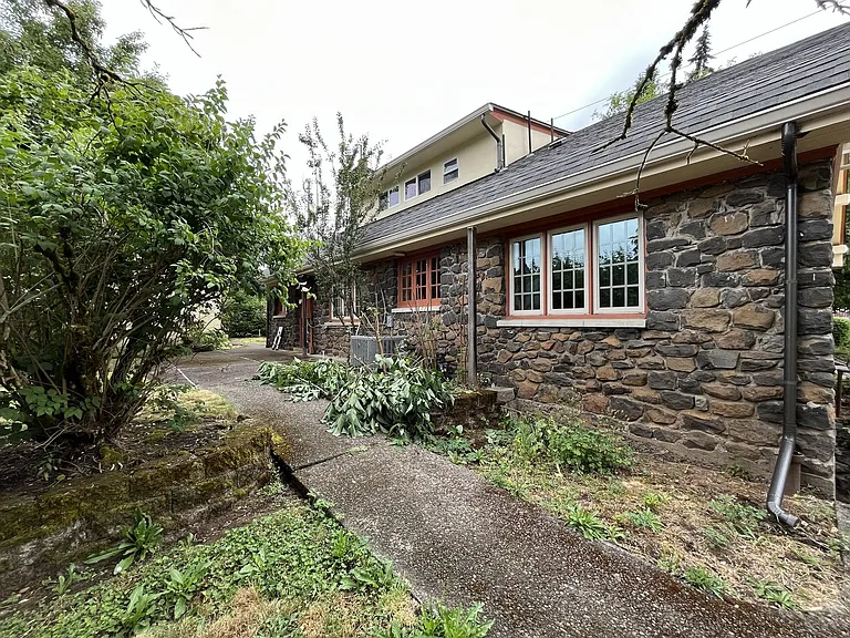 2430 SE Park Ave — Photo 47