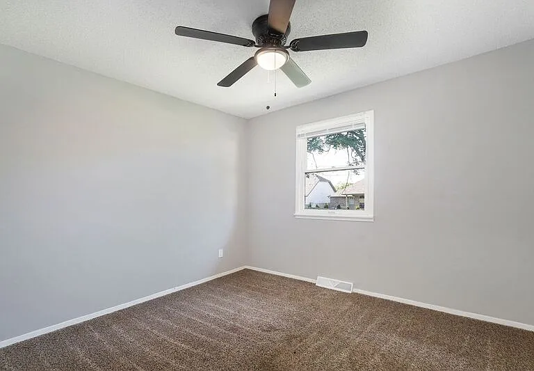2556 W Cardinal St — Photo 12