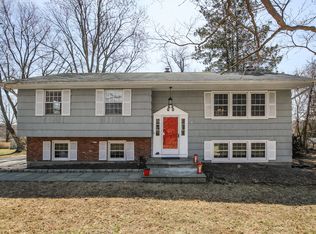 705 Locksley Rd, Yorktown Heights, NY 10598