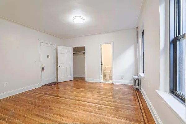 Rented by Hillel Realty Group | media 6