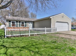 204 E Evergreen Dr, Saint Joseph, IL 61873