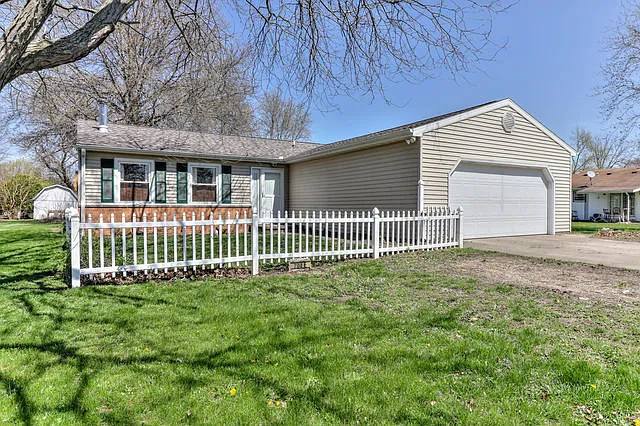 204 E Evergreen Dr photo 1
