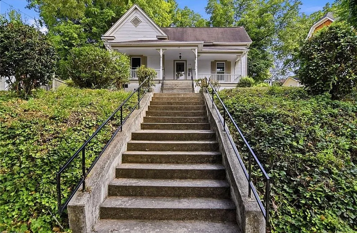 3 bed, 1465 sqft, $1,900 — Photo 2
