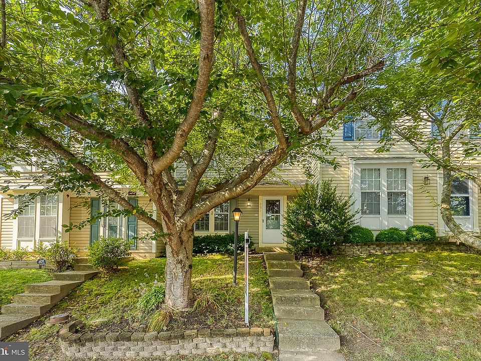 1st image of 203 Independence Dr