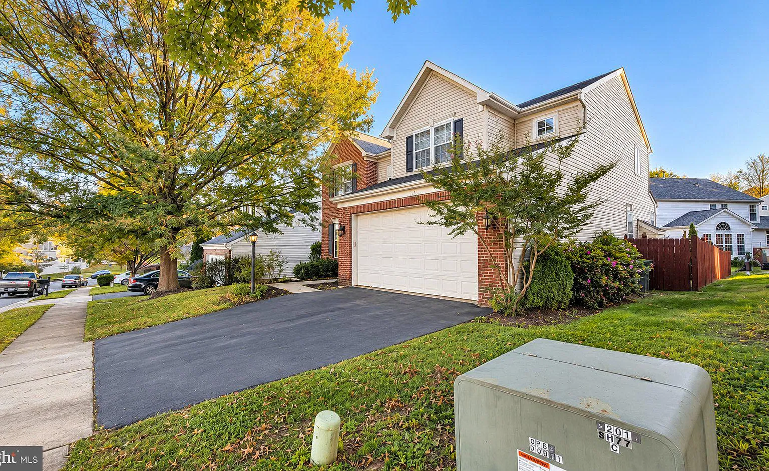 4 bed, 2.5 bath, 2584 sqft, $3,300 — Photo 2