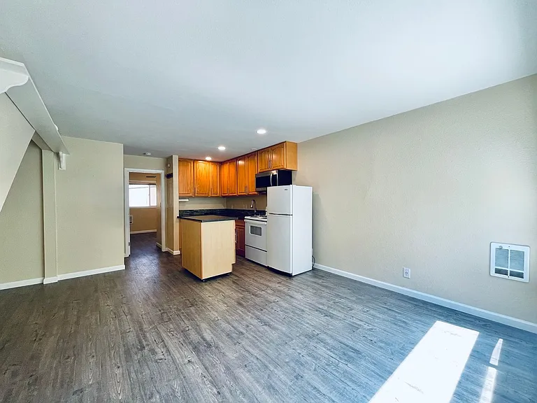120 14th Ave #3 — Photo 2