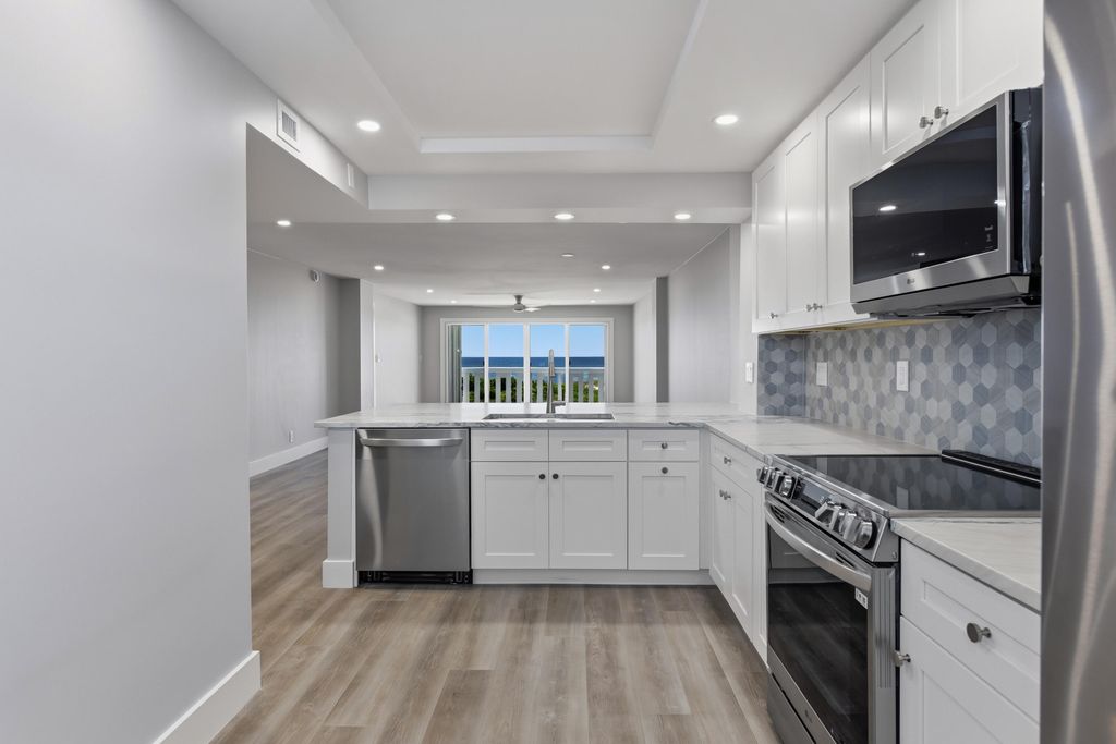 1012 N OCEAN Boulevard #202, photo 9
