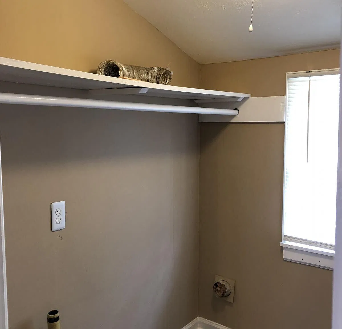 3 bed, 1.0 bath, 937 sqft, $1,400 — Photo 4